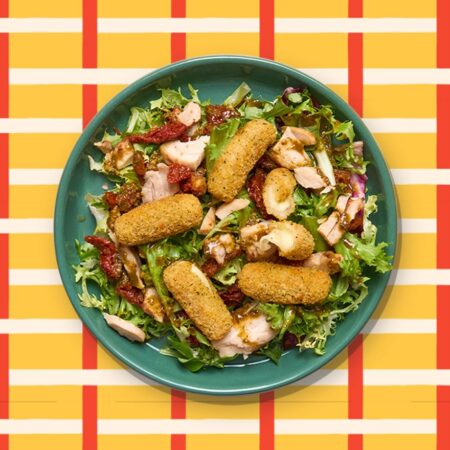 Salade composée poulet et Mozzarella Sticks